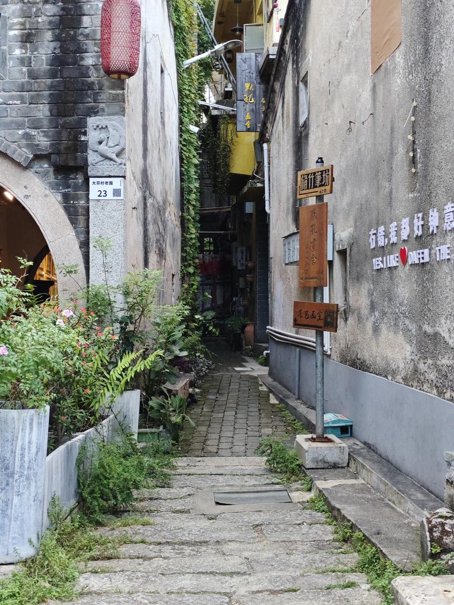 Old stone-paved lane in Dafen Oil Painting Village