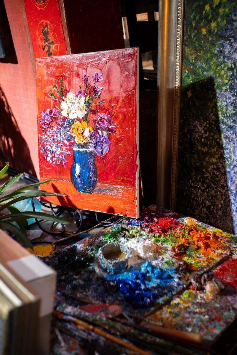 Palette and still-life oil painting close-up